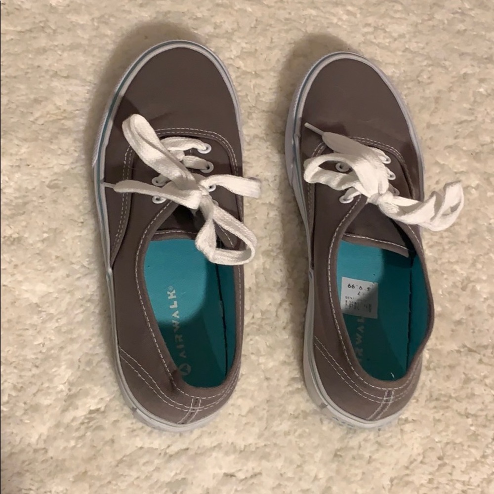 Gray air walks